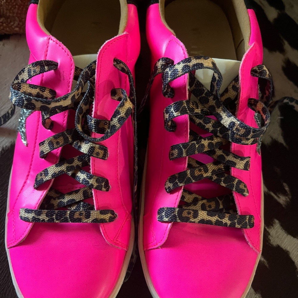 Women’s Neon Pink Glitter Star Low-Top Sneakers - Picture 2 of 4
